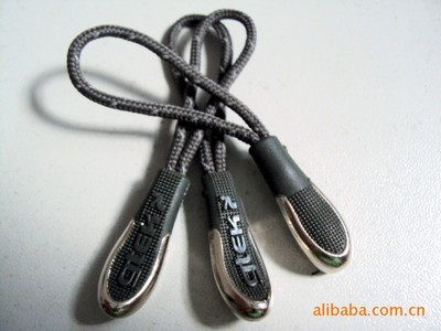 透明套色注塑拉袢與注塑拉頭 服裝輔料的創(chuàng)新應(yīng)用與市場(chǎng)分析